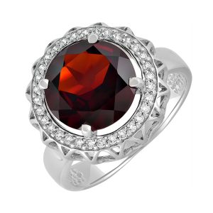 Кольцо из серебра 925 с гранатом, ср. вес 3,69г